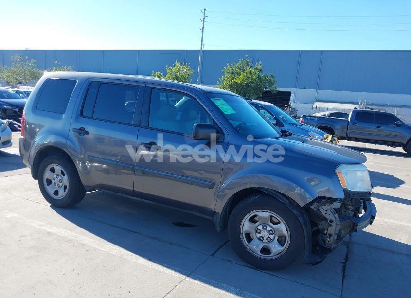 2015 Honda Pilot LX (VIN 5FNYF4H2XFB016635) main photo