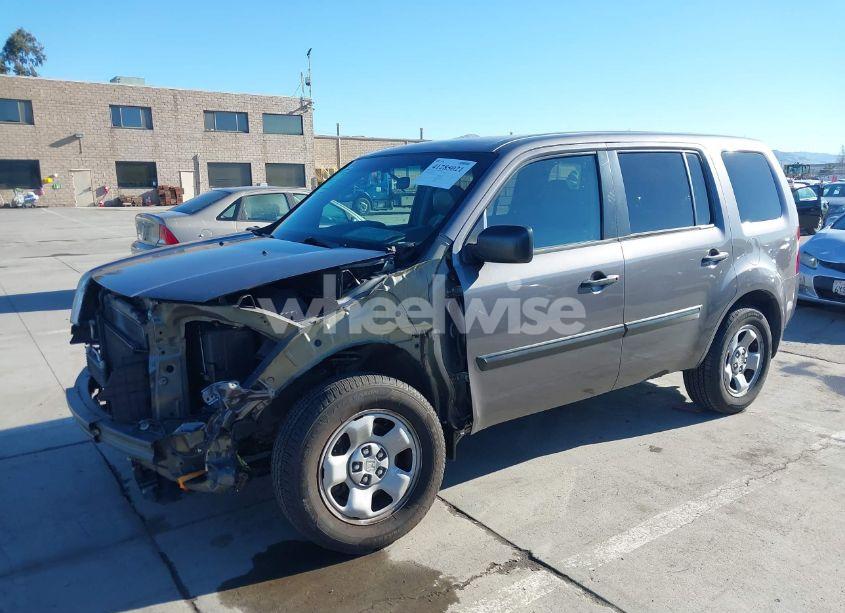 Photo 2 of 2015 Honda Pilot LX (VIN 5FNYF4H2XFB016635)