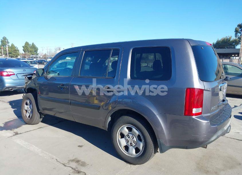 Photo 3 of 2015 Honda Pilot LX (VIN 5FNYF4H2XFB016635)