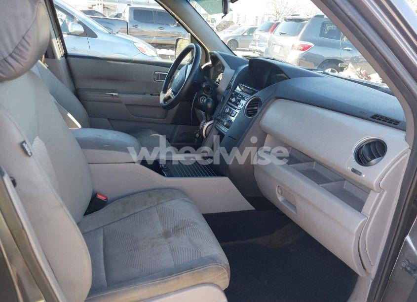 Photo 5 of 2015 Honda Pilot LX (VIN 5FNYF4H2XFB016635)