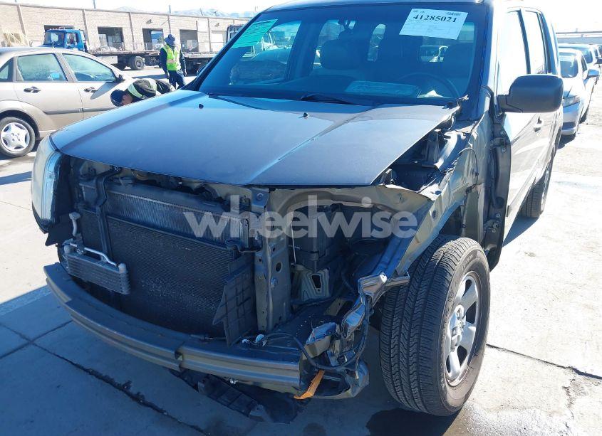 Photo 6 of 2015 Honda Pilot LX (VIN 5FNYF4H2XFB016635)