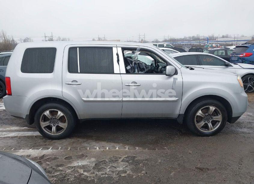 Photo 13 of 2015 Honda Pilot SE (VIN 5FNYF4H30FB054237)