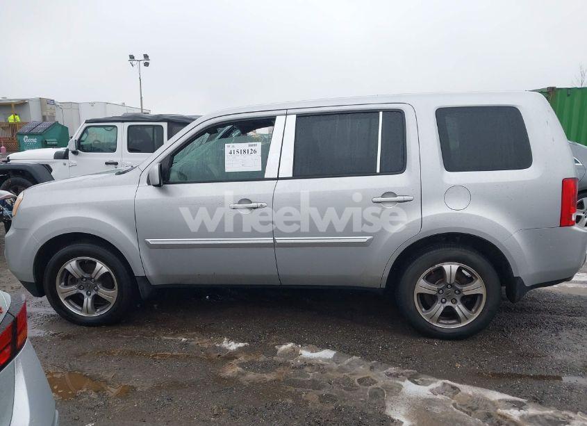 Photo 14 of 2015 Honda Pilot SE (VIN 5FNYF4H30FB054237)