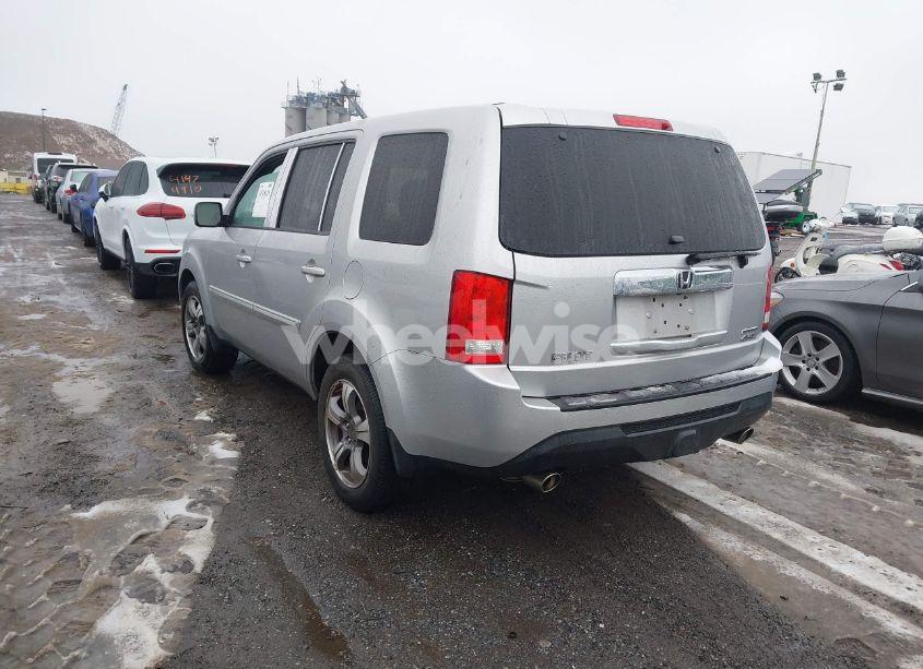 Photo 3 of 2015 Honda Pilot SE (VIN 5FNYF4H30FB054237)