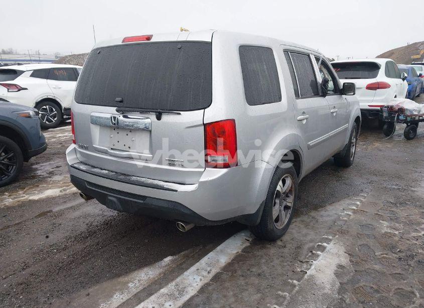 Photo 4 of 2015 Honda Pilot SE (VIN 5FNYF4H30FB054237)