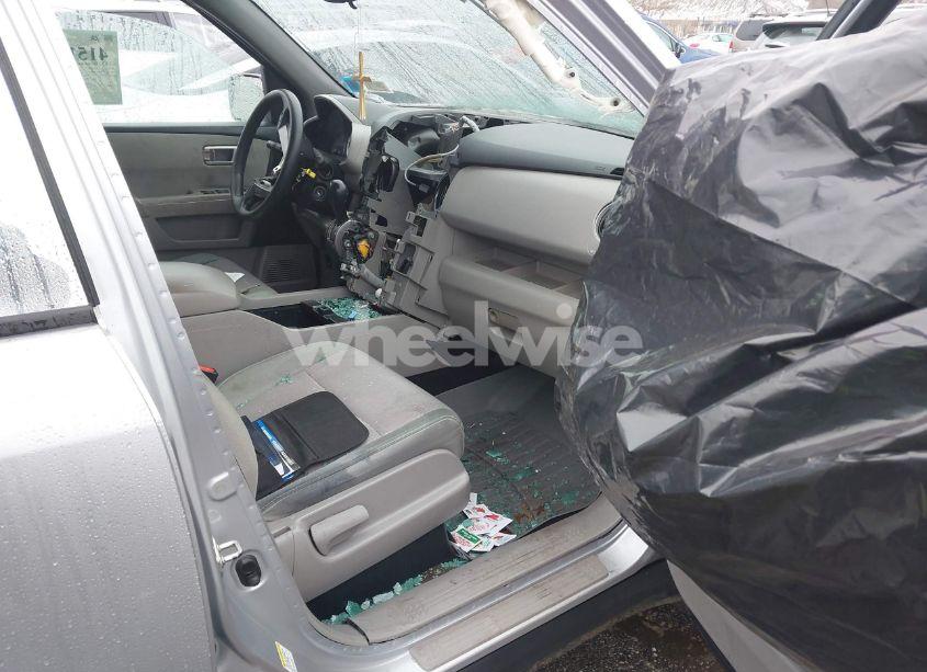 Photo 5 of 2015 Honda Pilot SE (VIN 5FNYF4H30FB054237)