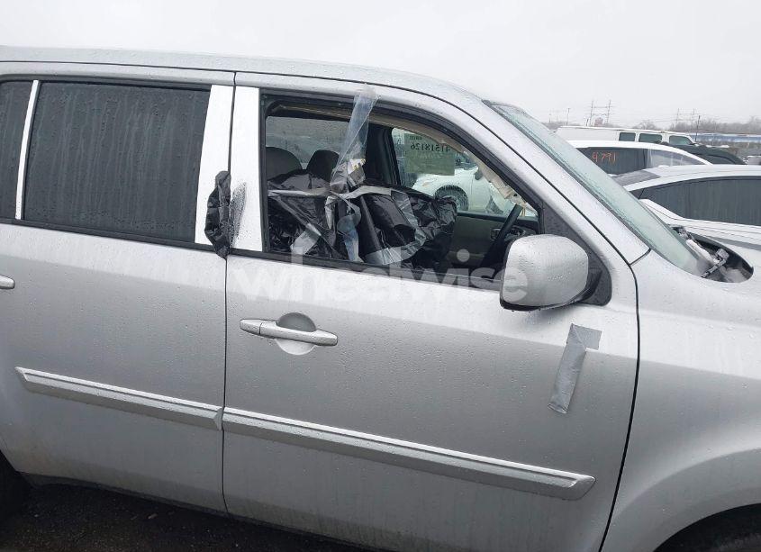 Photo 6 of 2015 Honda Pilot SE (VIN 5FNYF4H30FB054237)