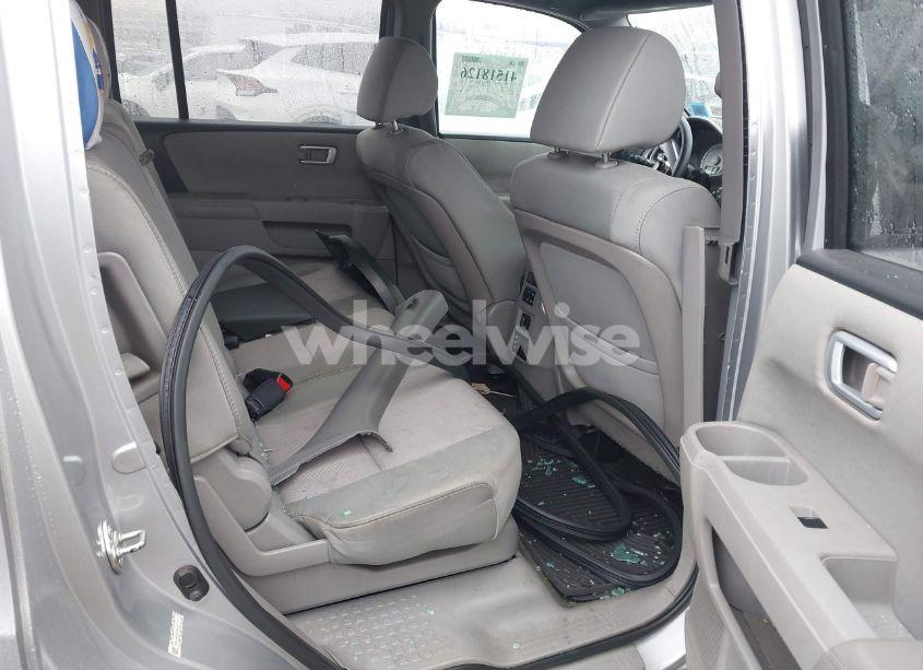 Photo 8 of 2015 Honda Pilot SE (VIN 5FNYF4H30FB054237)