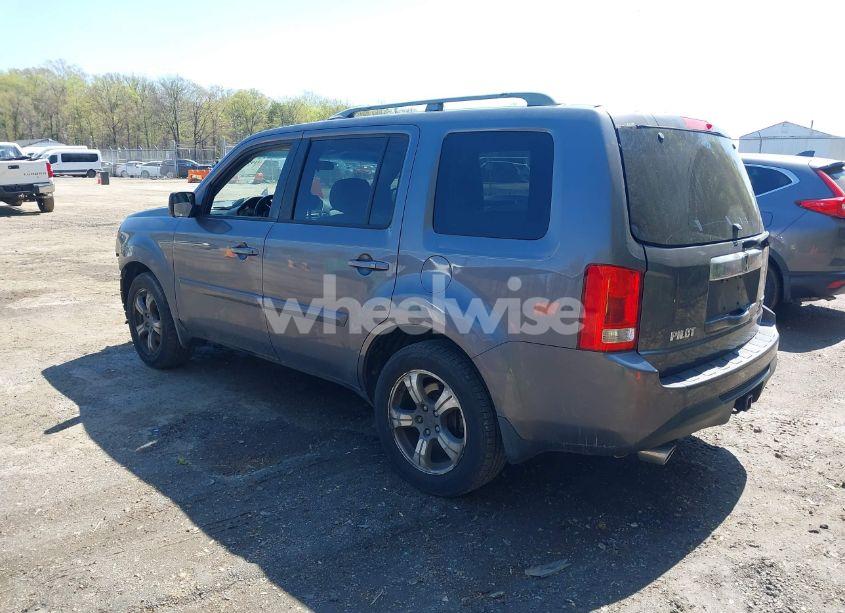 Photo 3 of 2015 Honda Pilot SE (VIN 5FNYF4H32FB032255)