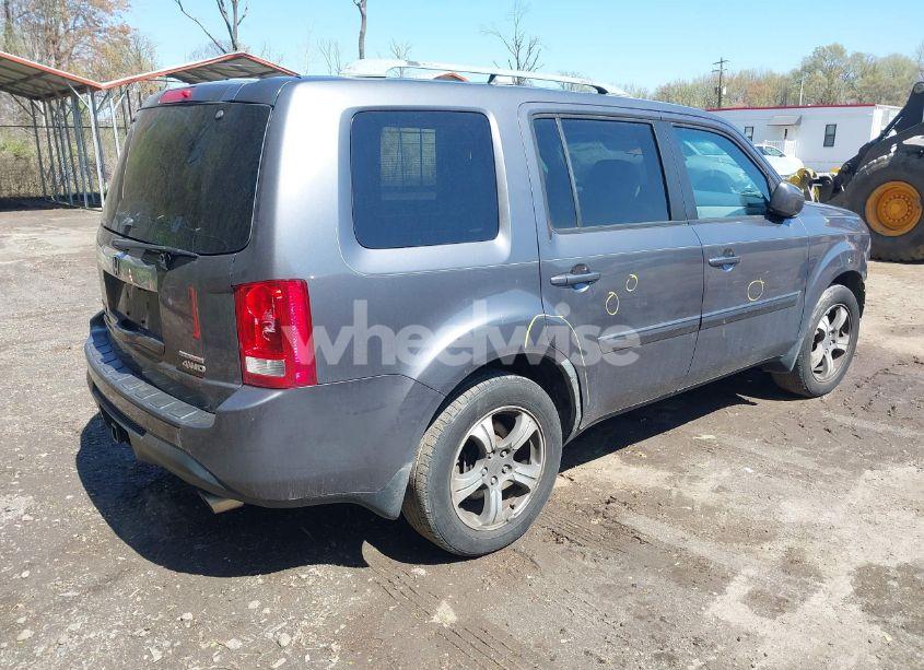 Photo 4 of 2015 Honda Pilot SE (VIN 5FNYF4H32FB032255)