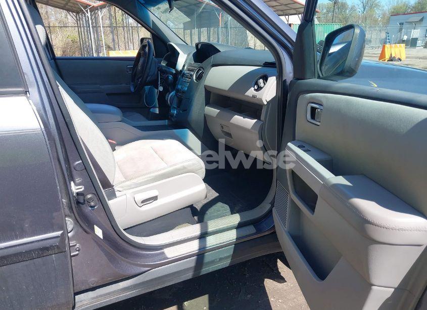 Photo 5 of 2015 Honda Pilot SE (VIN 5FNYF4H32FB032255)