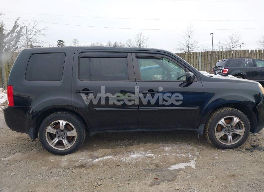 Photo 13 of 2015 Honda Pilot SE (VIN 5FNYF4H32FB046432)