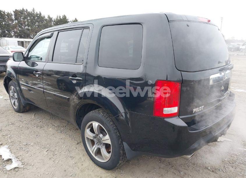 Photo 3 of 2015 Honda Pilot SE (VIN 5FNYF4H32FB046432)