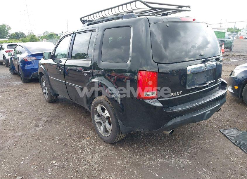 Photo 3 of 2015 Honda Pilot SE (VIN 5FNYF4H34FB076354)