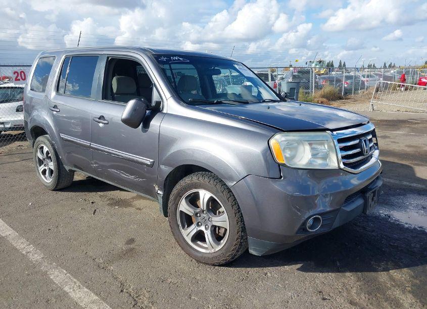 2015 Honda Pilot SE (VIN 5FNYF4H35FB074886) main photo