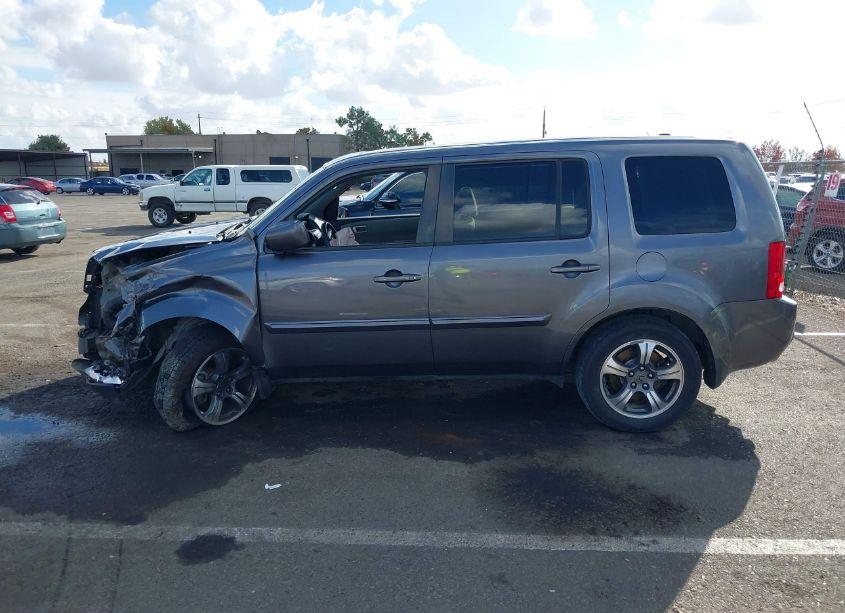 Photo 14 of 2015 Honda Pilot SE (VIN 5FNYF4H35FB074886)