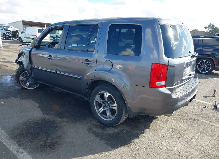 Photo 3 of 2015 Honda Pilot SE (VIN 5FNYF4H35FB074886)