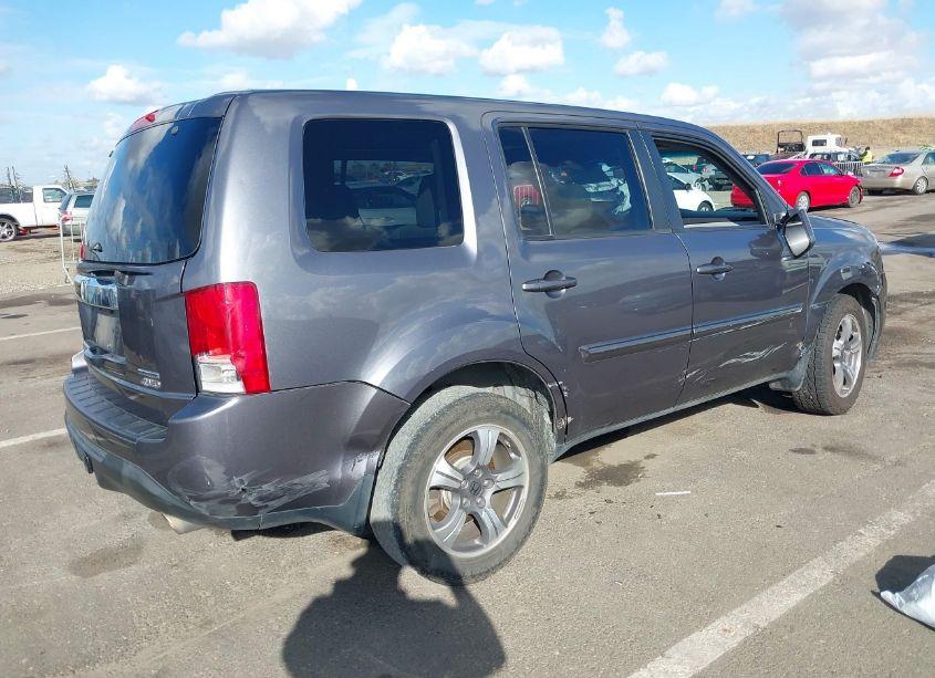 Photo 4 of 2015 Honda Pilot SE (VIN 5FNYF4H35FB074886)