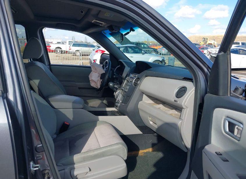 Photo 5 of 2015 Honda Pilot SE (VIN 5FNYF4H35FB074886)