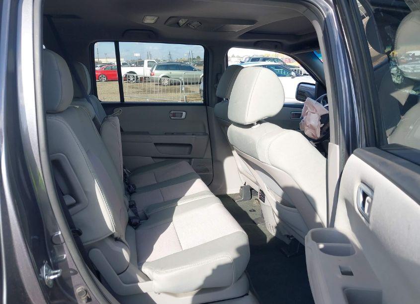 Photo 8 of 2015 Honda Pilot SE (VIN 5FNYF4H35FB074886)