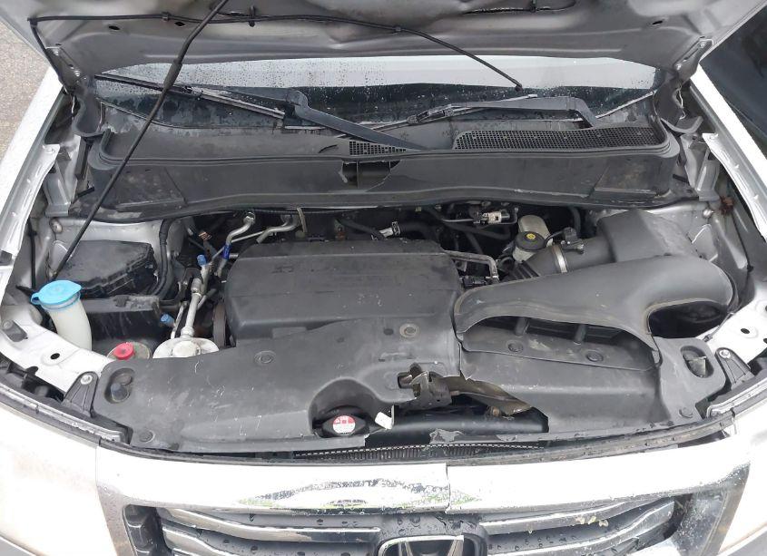 Photo 10 of 2015 Honda Pilot SE (VIN 5FNYF4H35FB074936)