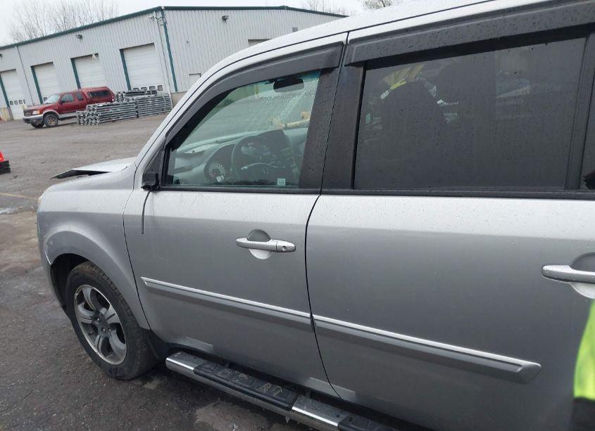 Photo 14 of 2015 Honda Pilot SE (VIN 5FNYF4H35FB074936)