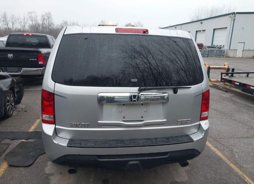 Photo 16 of 2015 Honda Pilot SE (VIN 5FNYF4H35FB074936)