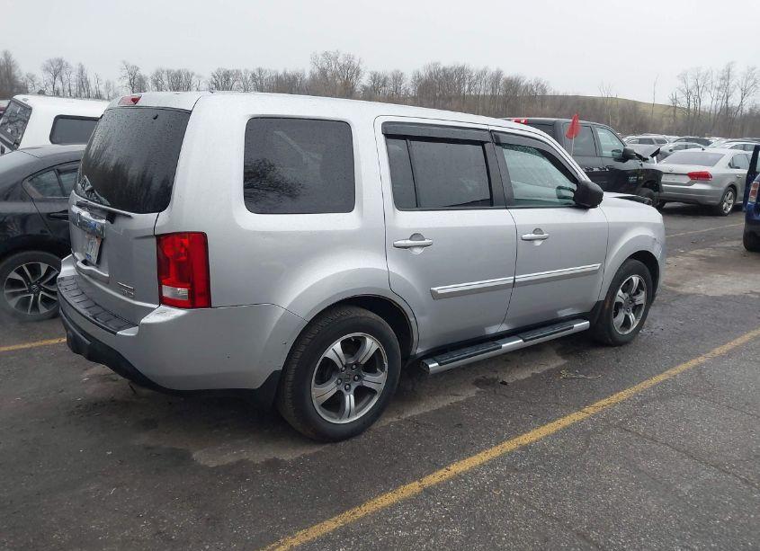 Photo 4 of 2015 Honda Pilot SE (VIN 5FNYF4H35FB074936)