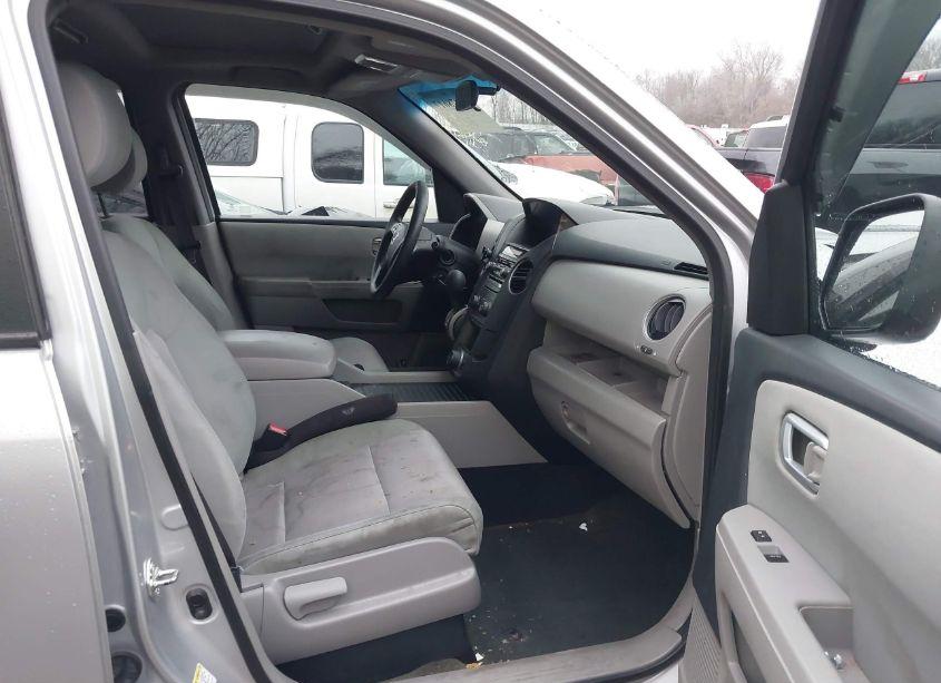 Photo 5 of 2015 Honda Pilot SE (VIN 5FNYF4H35FB074936)