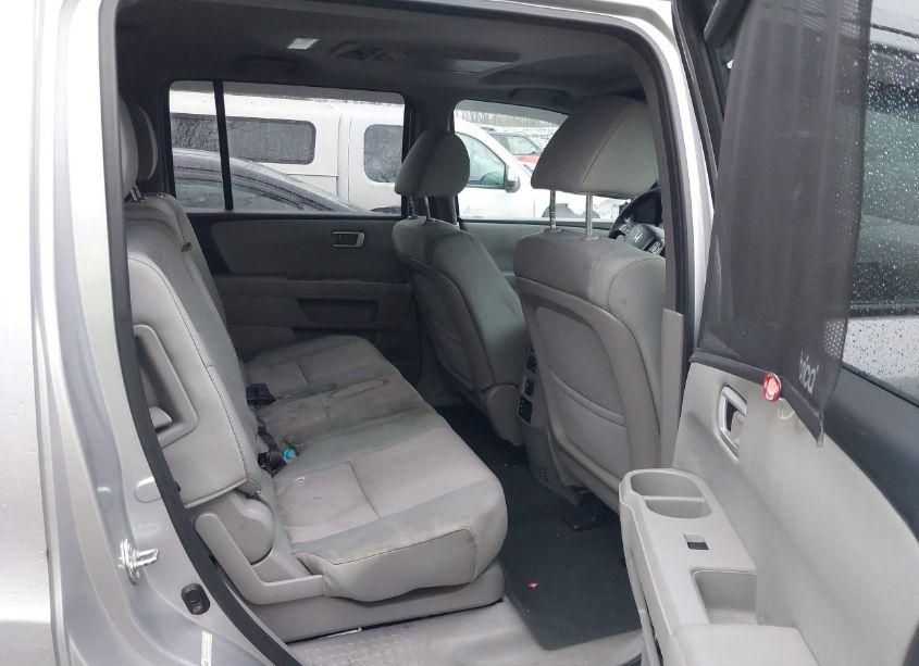 Photo 8 of 2015 Honda Pilot SE (VIN 5FNYF4H35FB074936)