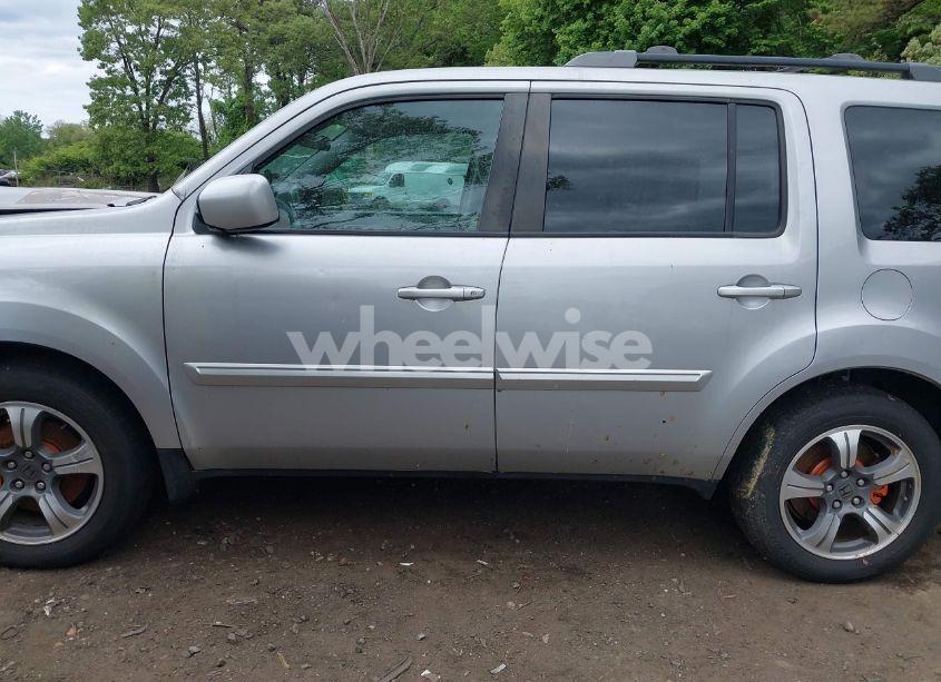 Photo 14 of 2015 Honda Pilot SE (VIN 5FNYF4H38FB053093)