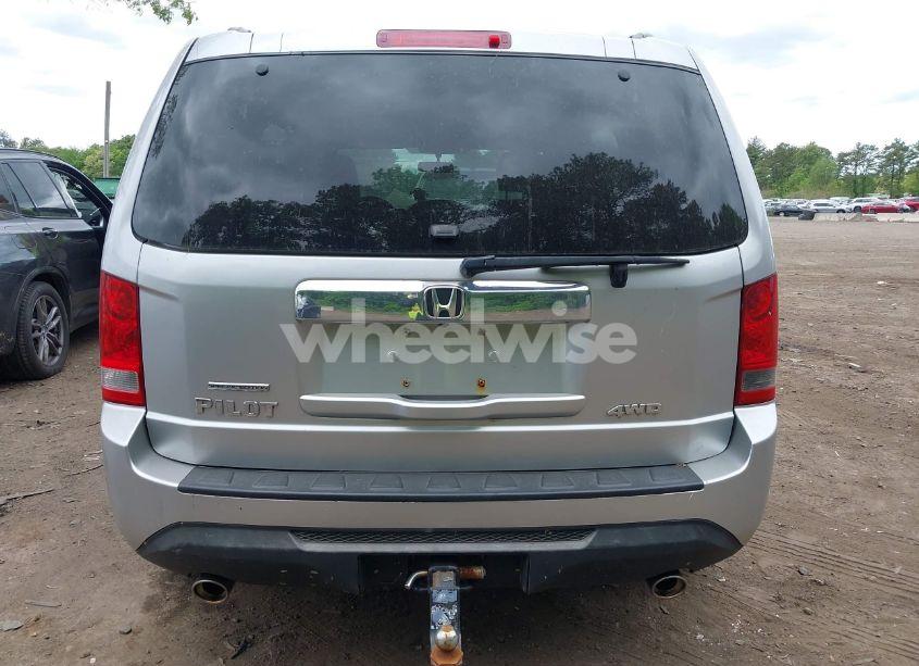 Photo 16 of 2015 Honda Pilot SE (VIN 5FNYF4H38FB053093)