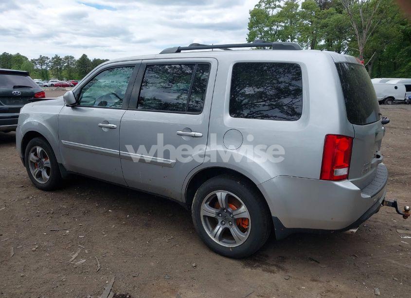 Photo 3 of 2015 Honda Pilot SE (VIN 5FNYF4H38FB053093)