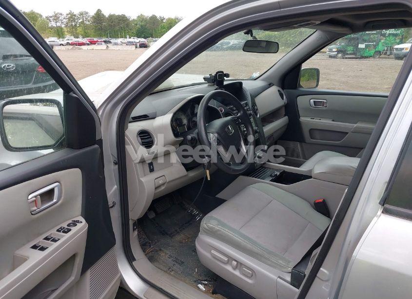 Photo 5 of 2015 Honda Pilot SE (VIN 5FNYF4H38FB053093)