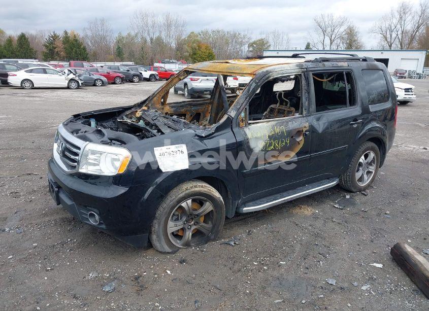 Photo 2 of 2015 Honda Pilot SE (VIN 5FNYF4H38FB074459)