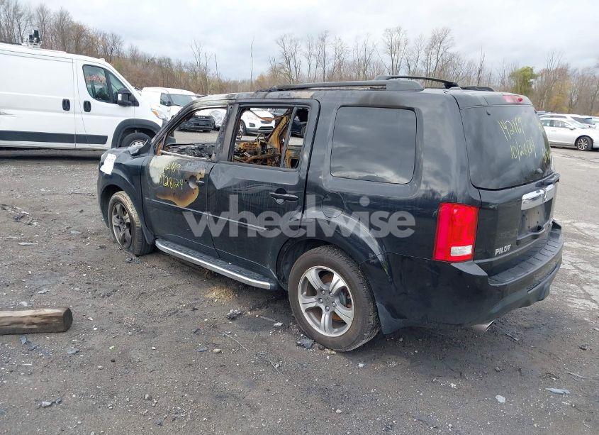 Photo 3 of 2015 Honda Pilot SE (VIN 5FNYF4H38FB074459)
