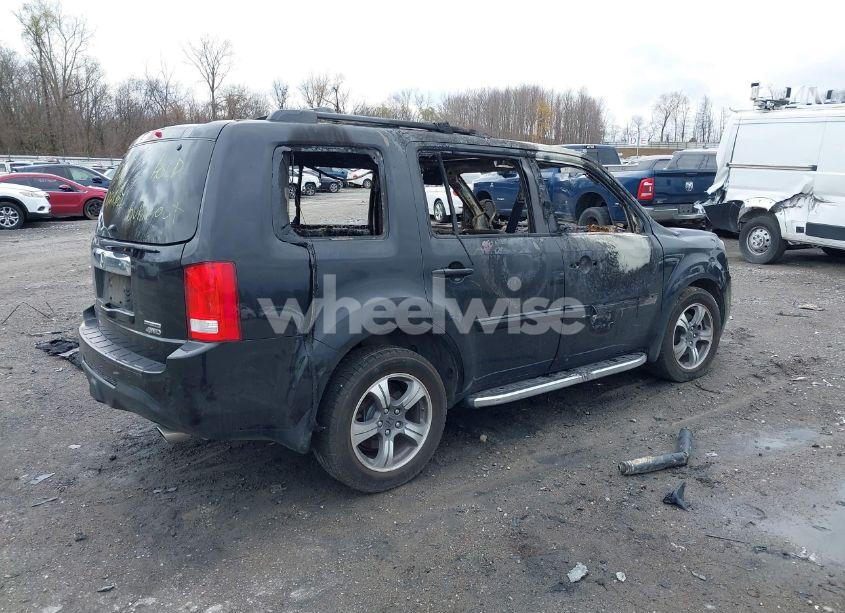 Photo 4 of 2015 Honda Pilot SE (VIN 5FNYF4H38FB074459)