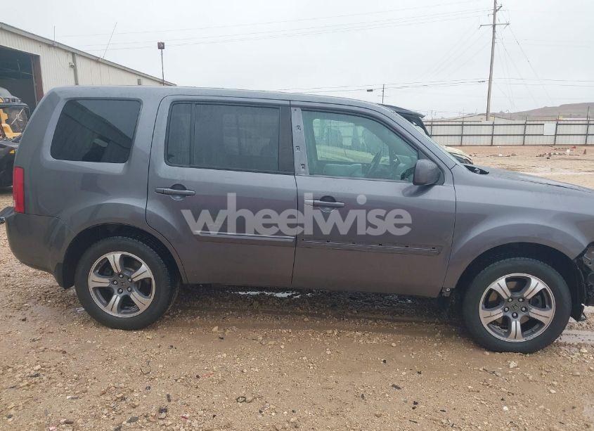 Photo 14 of 2015 Honda Pilot SE (VIN 5FNYF4H39FB055130)