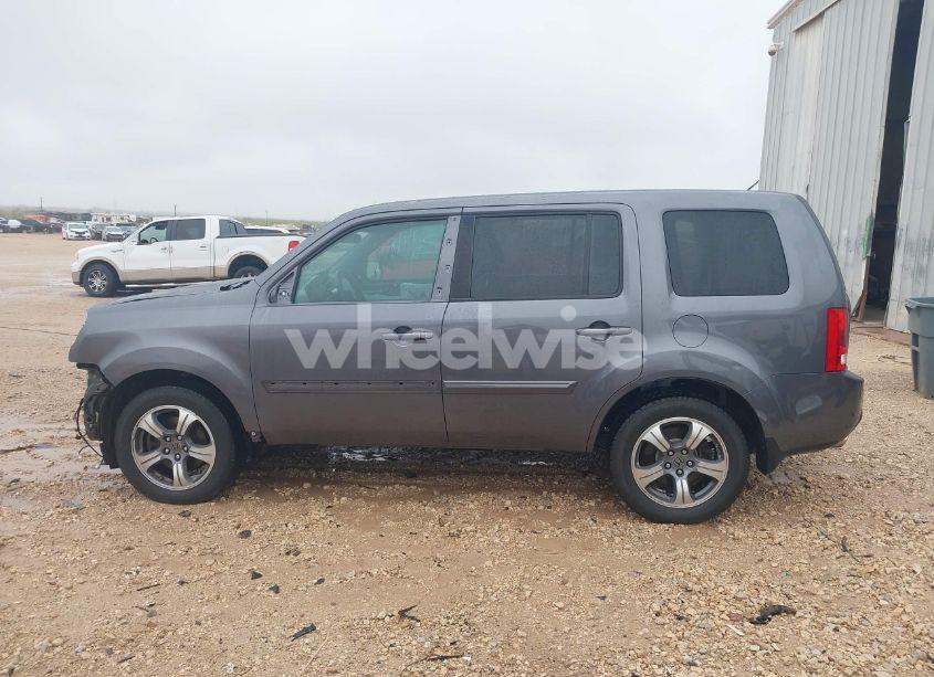 Photo 15 of 2015 Honda Pilot SE (VIN 5FNYF4H39FB055130)
