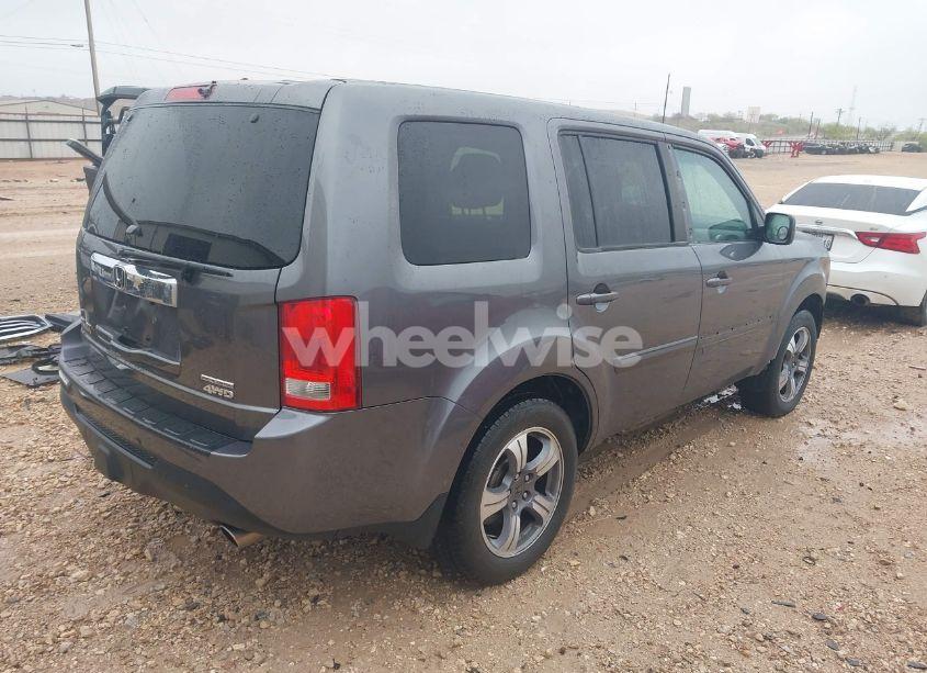Photo 4 of 2015 Honda Pilot SE (VIN 5FNYF4H39FB055130)