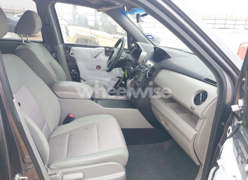 Photo 5 of 2015 Honda Pilot SE (VIN 5FNYF4H39FB055130)