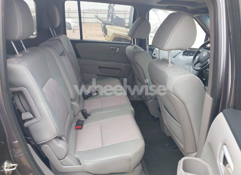 Photo 8 of 2015 Honda Pilot SE (VIN 5FNYF4H39FB055130)