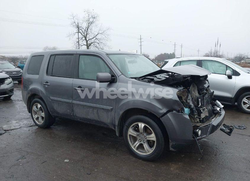 2015 Honda Pilot SE (VIN 5FNYF4H3XFB074589) main photo