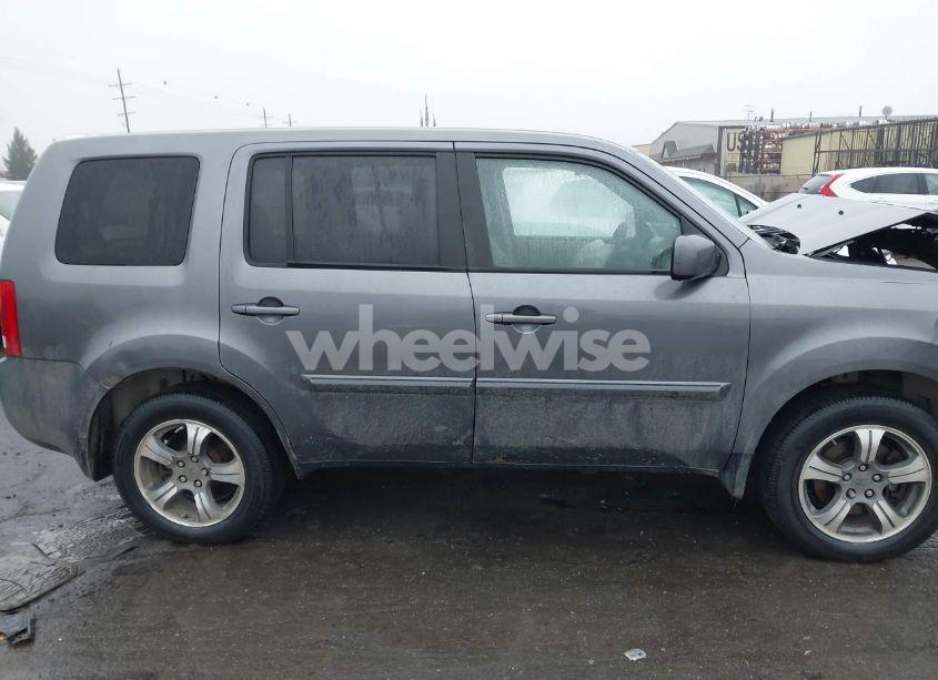 Photo 13 of 2015 Honda Pilot SE (VIN 5FNYF4H3XFB074589)