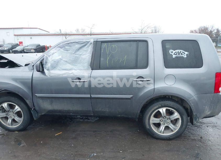 Photo 14 of 2015 Honda Pilot SE (VIN 5FNYF4H3XFB074589)