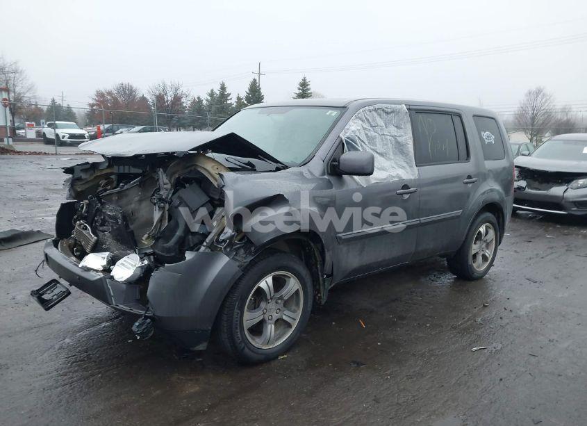 Photo 2 of 2015 Honda Pilot SE (VIN 5FNYF4H3XFB074589)