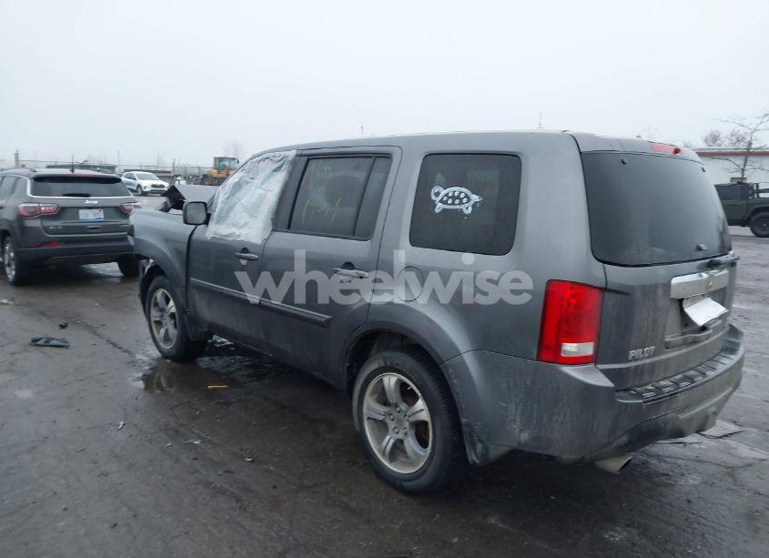 Photo 3 of 2015 Honda Pilot SE (VIN 5FNYF4H3XFB074589)