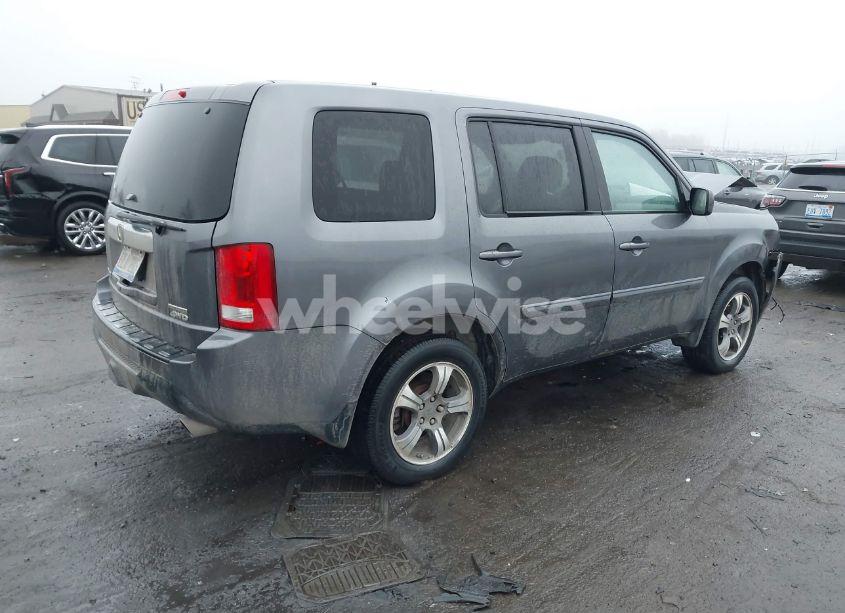 Photo 4 of 2015 Honda Pilot SE (VIN 5FNYF4H3XFB074589)