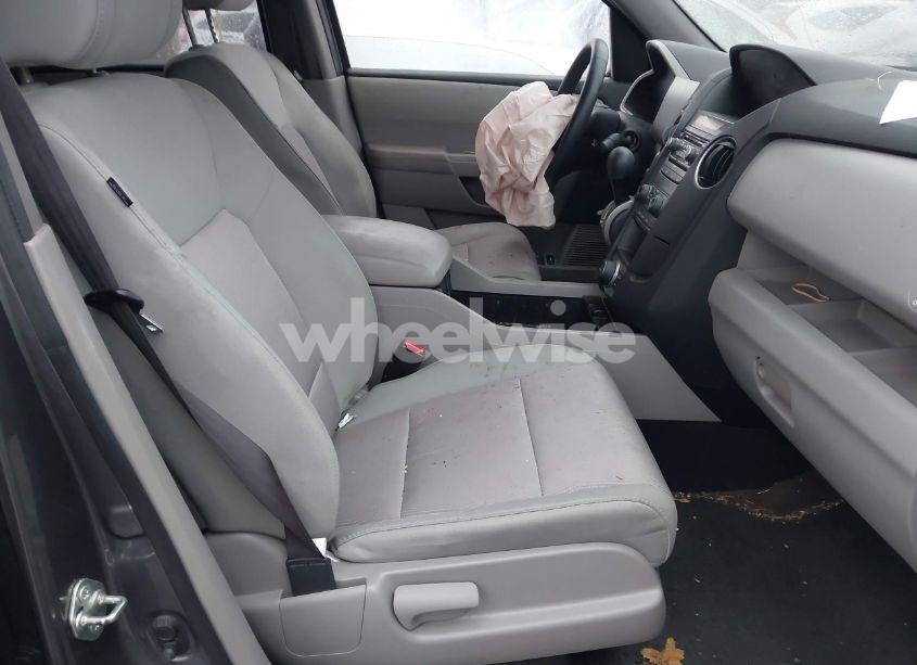 Photo 5 of 2015 Honda Pilot SE (VIN 5FNYF4H3XFB074589)