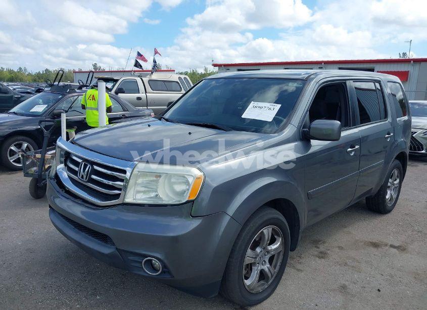 Photo 2 of 2013 Honda Pilot EX (VIN 5FNYF4H40DB019588)